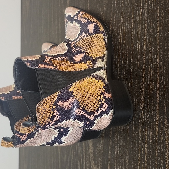 Marc Fisher Tan and Black Pink Ankle Chelsea Booties Snake Print 6.5 - Picture 2 of 6